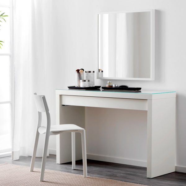 Vanity table